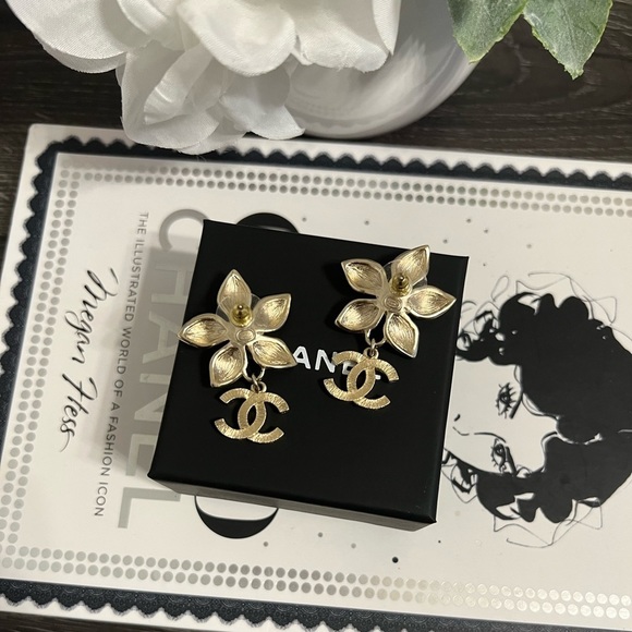 Chanel 22K Flower CC Crystal Drop Earrings - AUTH - Picture 6 of 8